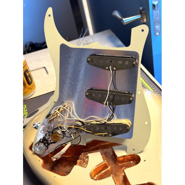 (BRUGT) Fender Stratocaster 1979 Antigua